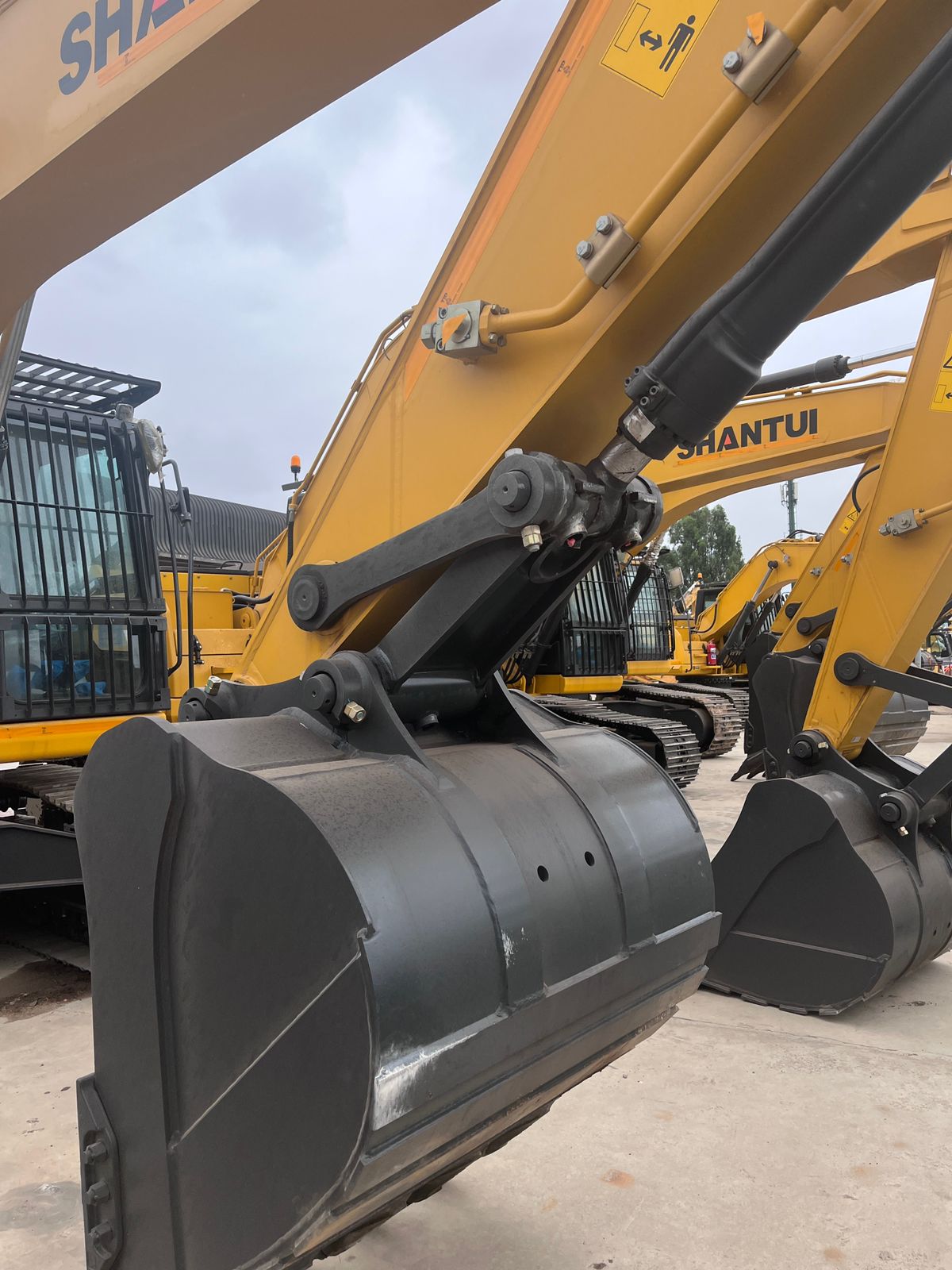 SHANTUI SE215W excavator