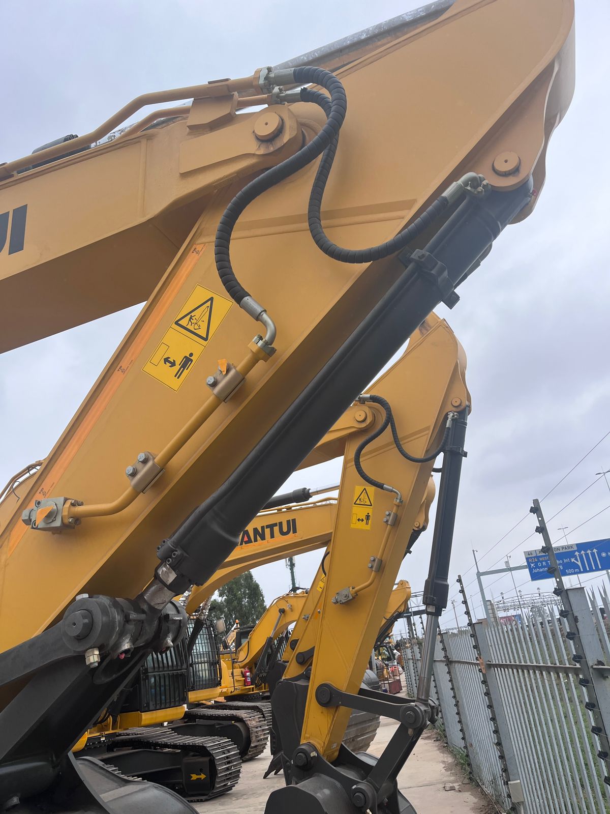 SHANTUI SE215W excavator